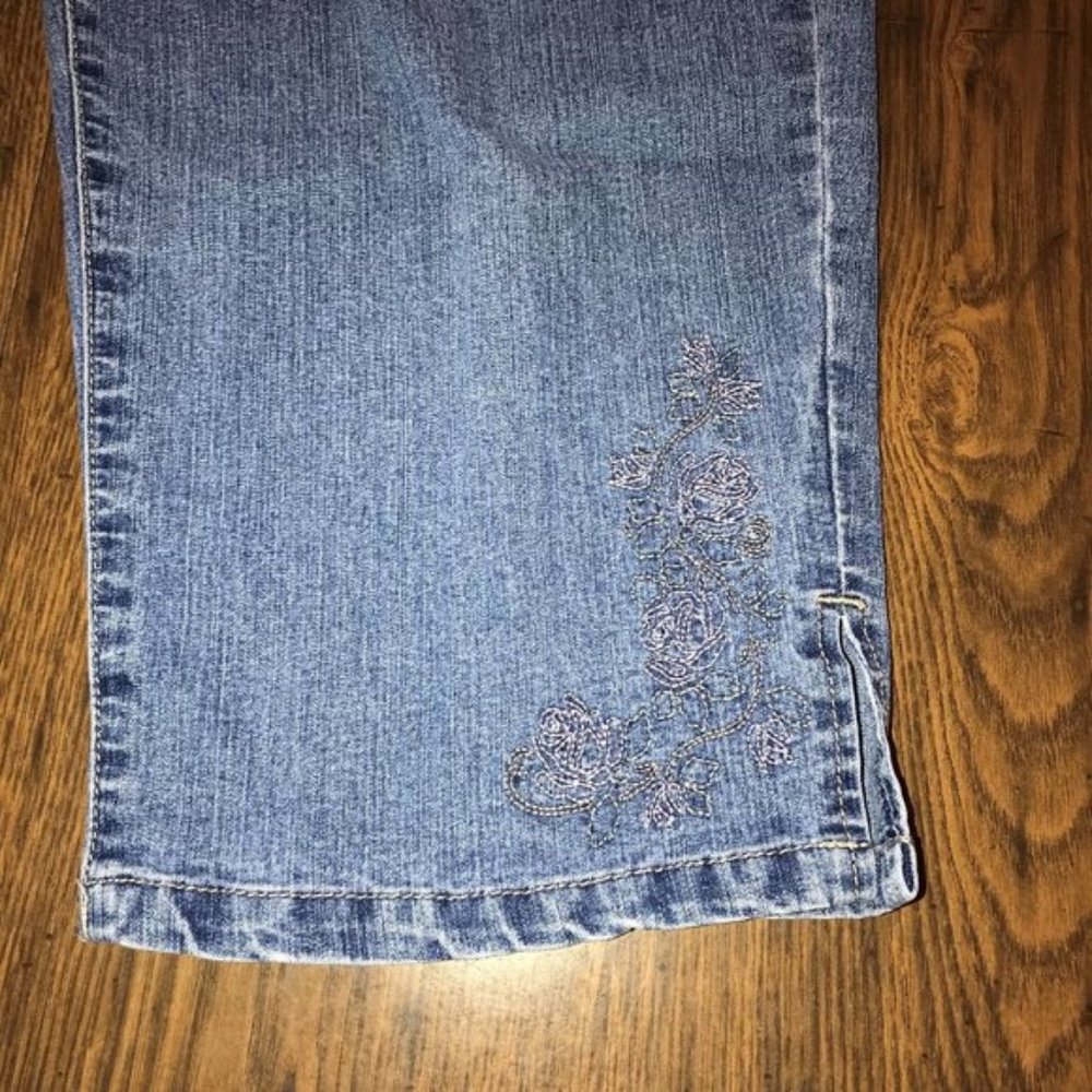 Gloria Vanderbilt Jean Capris with Roses Stitched on Leg Cuffs